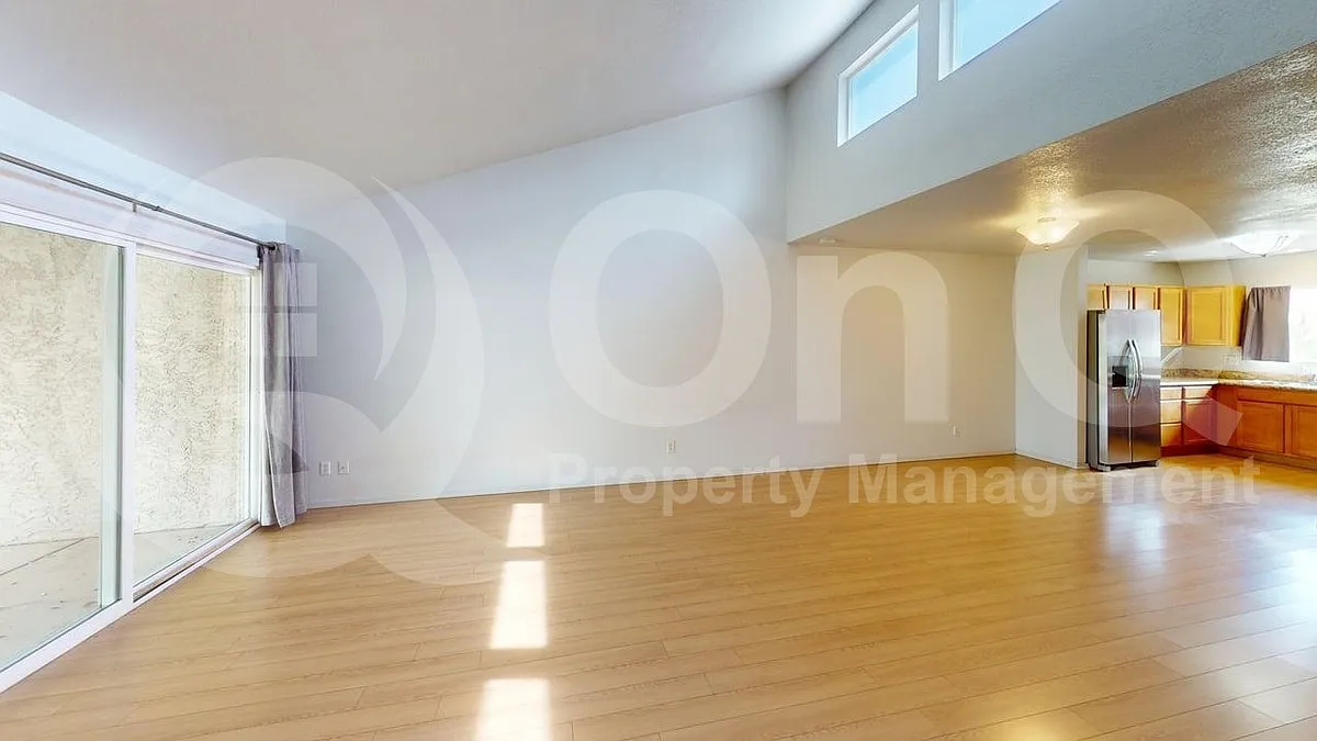 3 bed, 2.0 bath, 1787 sqft, $2,199 — Photo 4