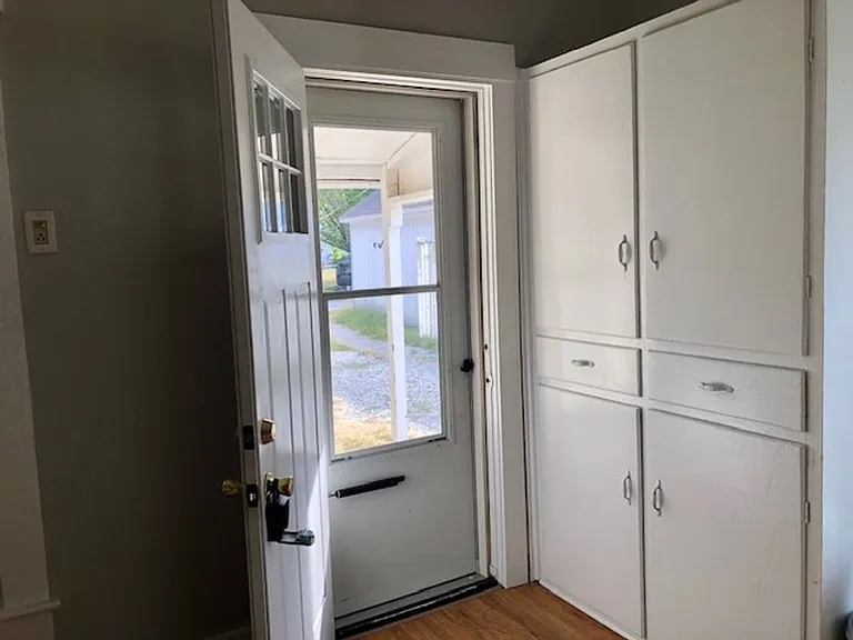548 E Pearl St — Photo 15