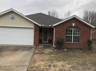 1239 S China Berry Ln, Fayetteville, AR 72704
