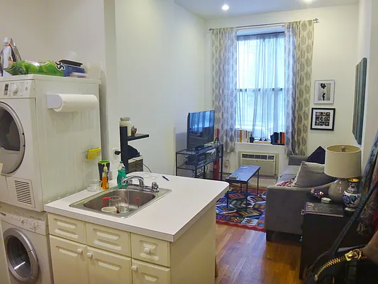 Rented by Julianna Realty Corp | media 10