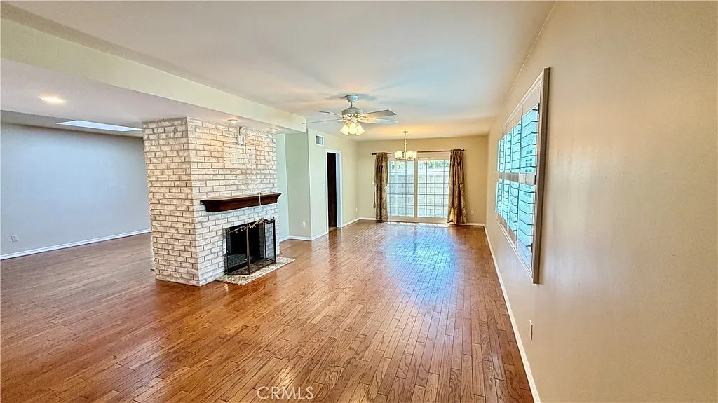 3 bed, 1910 sqft, $5,249 — Photo 4