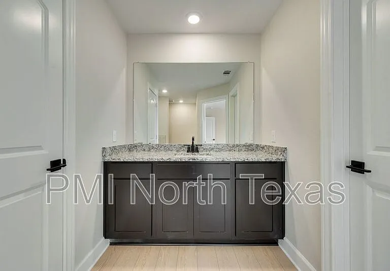 1421 Butler Ave — Photo 20