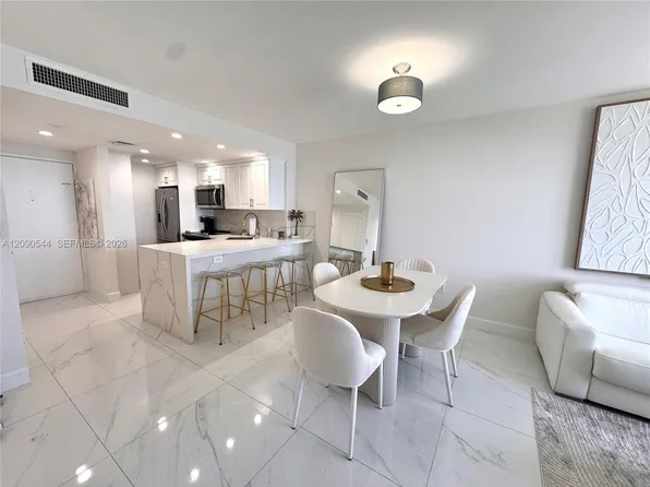 2899 Collins Ave, Miami Beach, FL