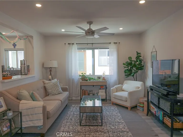 1713 Wollacott St — Photo 3