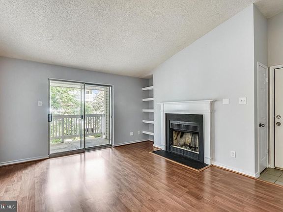 2nd image of 1515 Lincoln Way APT 304