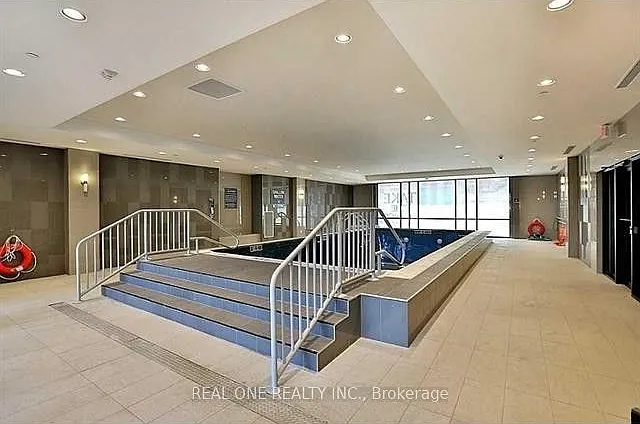 150 Main St W #503 — Photo 23
