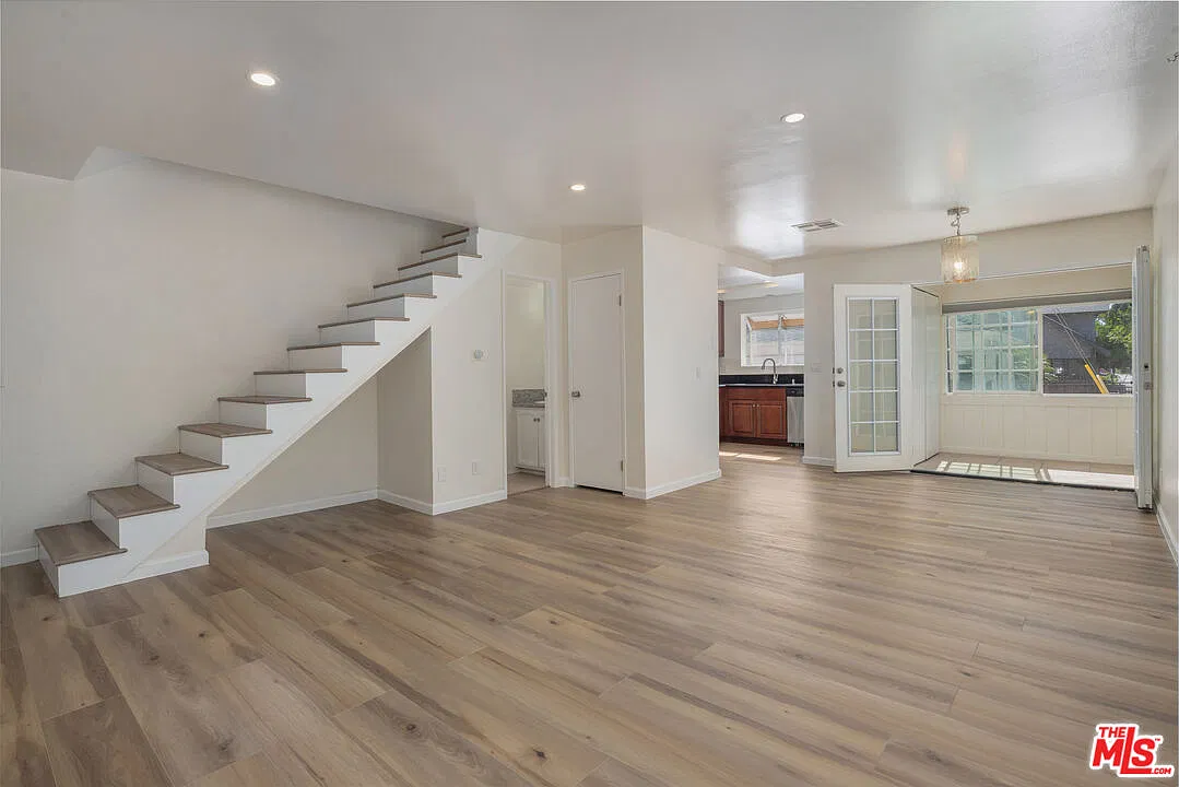 2 bed, 3.0 bath, 1051 sqft, $2,700 — Photo 1
