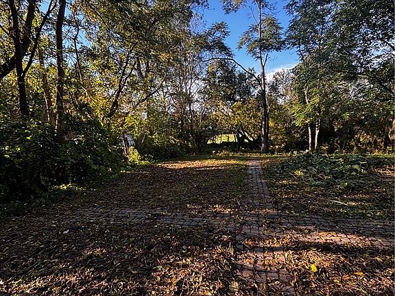 5th image of 573 Mount Pleasant Rd