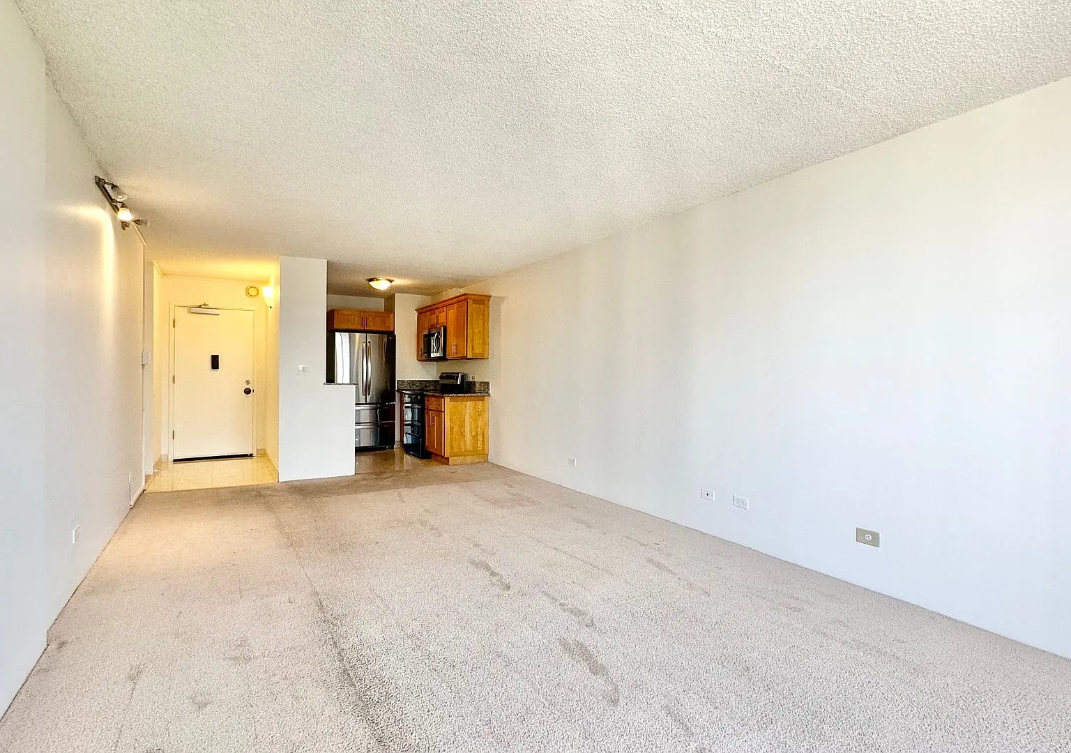 Century West 2 Bed 2 Bath Unit With 2 Parking Stalls In Salt Lake! — Photo 4