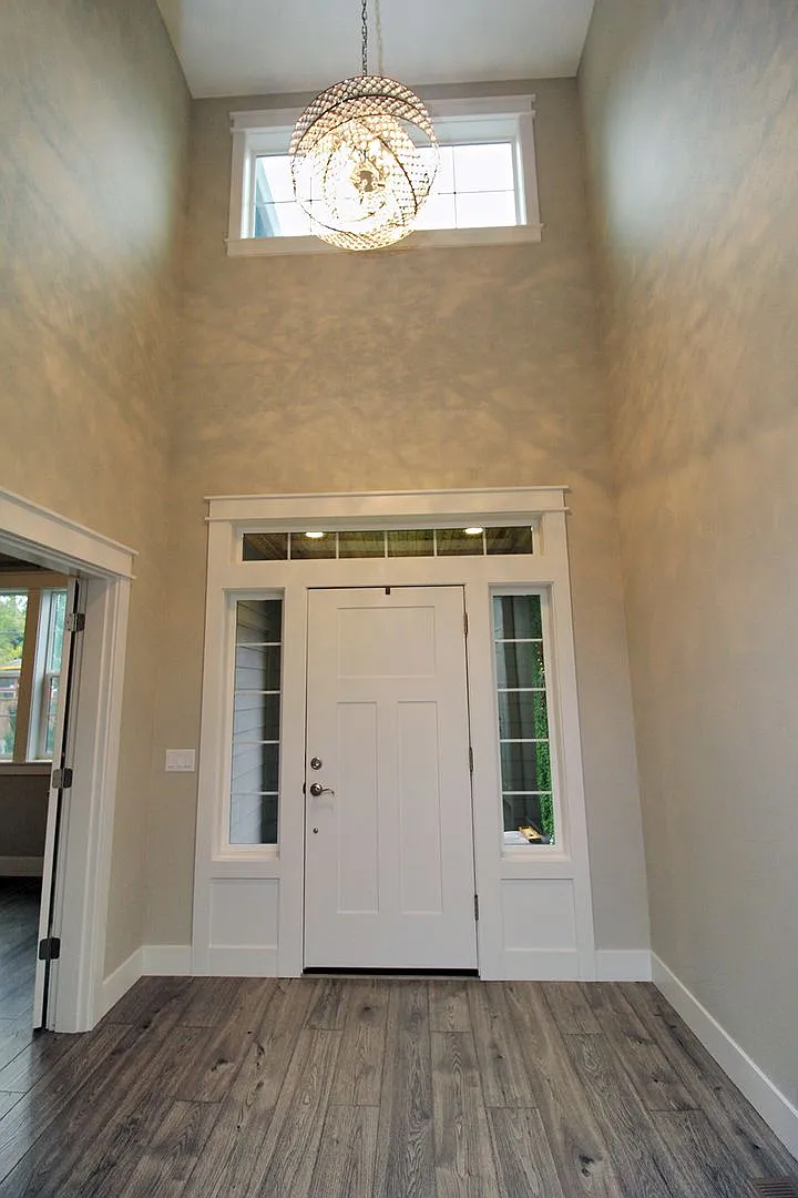 Gorgeous Modern Construction 4 Bed/2.5 Bath Home on Quiet Street — Photo 3