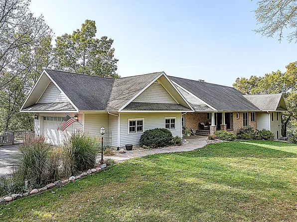 1024 White Pine Dr, Dixon, IL 61021