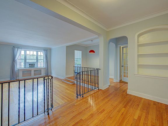 5th image of 77-14 113th St APT 4P