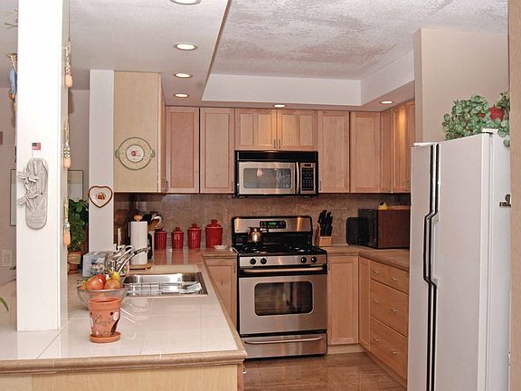 2nd image of 1422 E Baldwin Ave