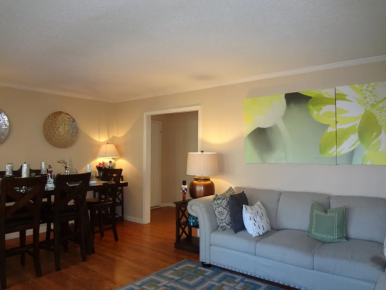1515 E Franklin St #24 — Photo 4