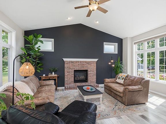 5th image of 11860 37th St NE