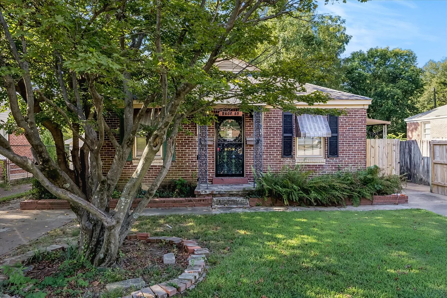 3 bed, 1.0 bath, 992 sqft, $850 — Photo 1
