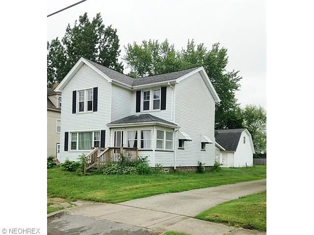 1035 South St photo 1