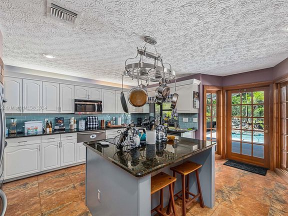 3rd image of 100 SE Nash Ct