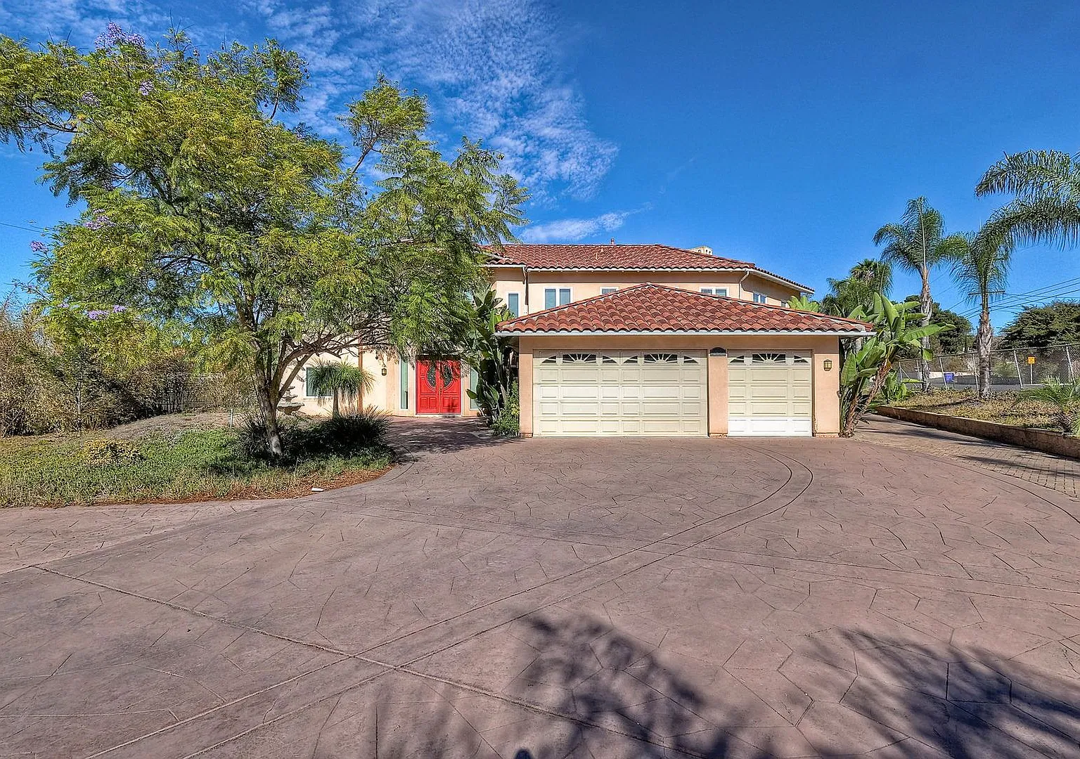 Spacious 7-Bedroom Bonita Home with 5 Bathrooms and 3-Car Garage — Photo 1