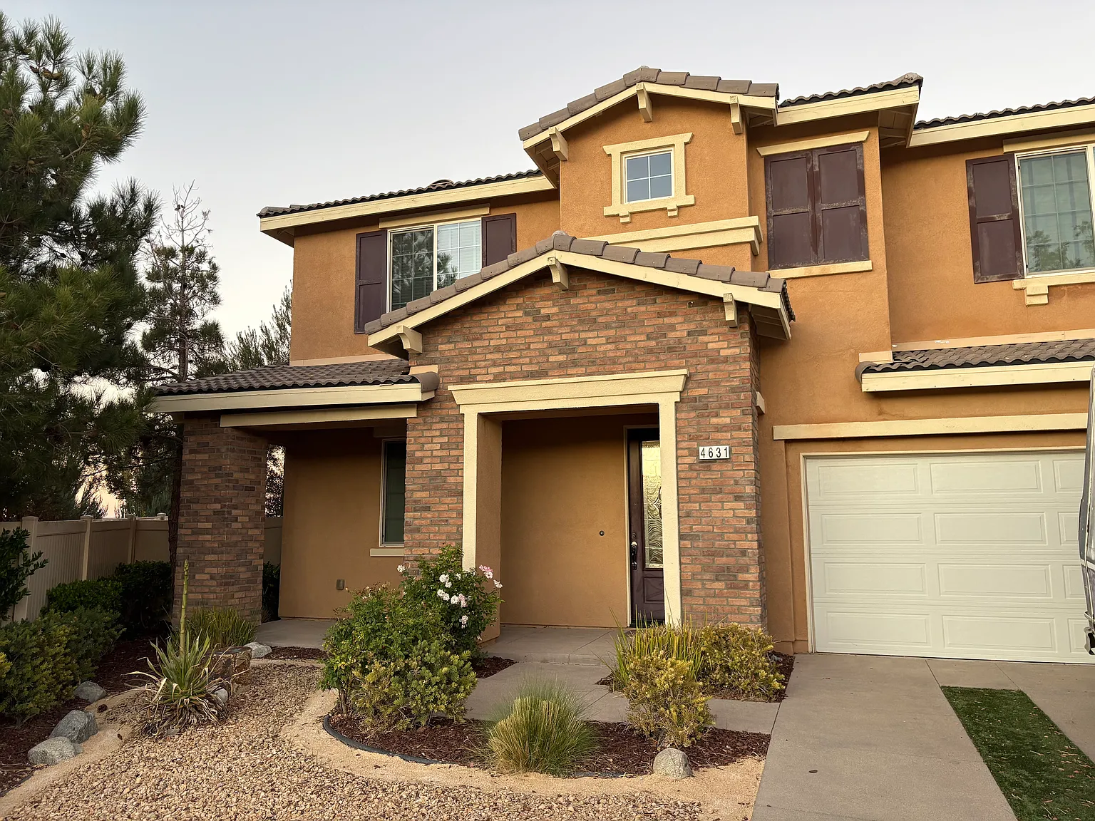 5 bed, 3975 sqft, $4,900 — Photo 2
