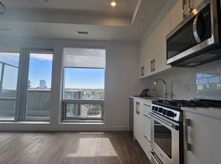 110 18a St NW #530, Calgary, AB T2N2G9