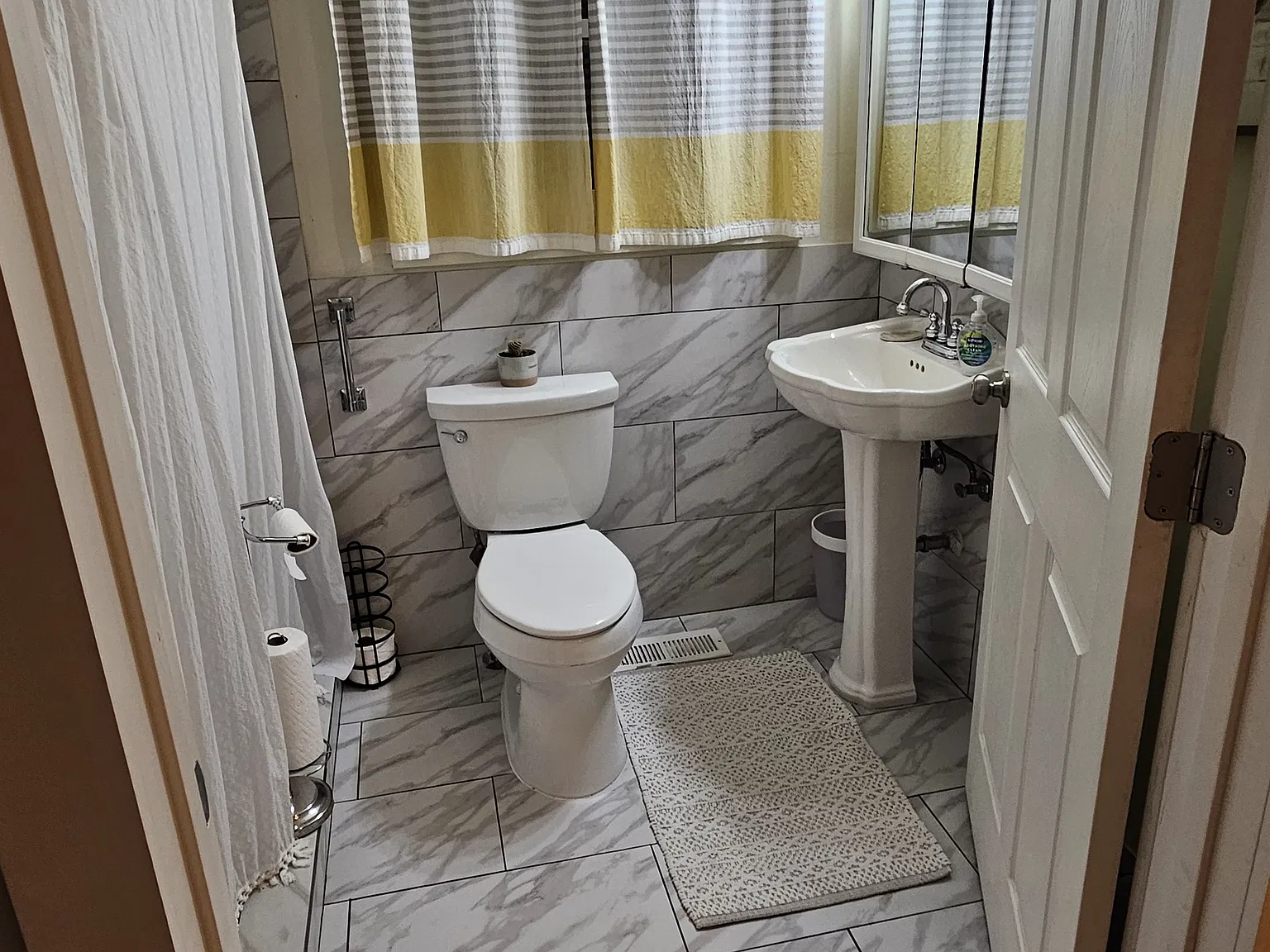 3 bed, 1900 sqft, $2,900 — Photo 1
