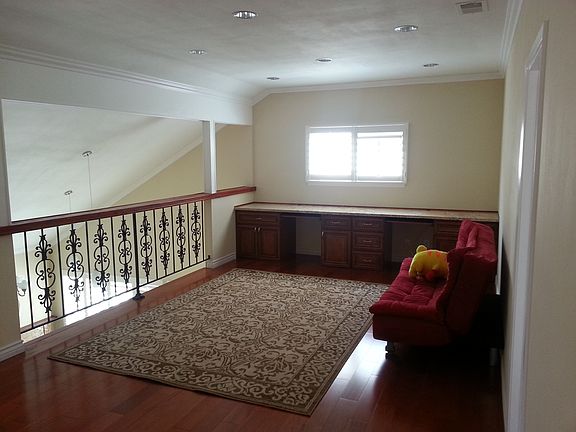 4th image of 2817 Greenleaf Dr