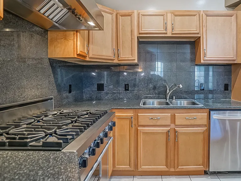 6942 Alcove Ave — Photo 14