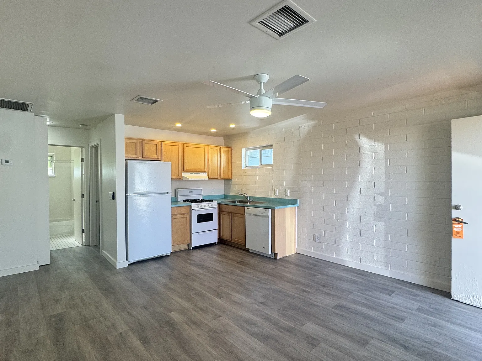 Garfield Court - 805/3 — Photo 2