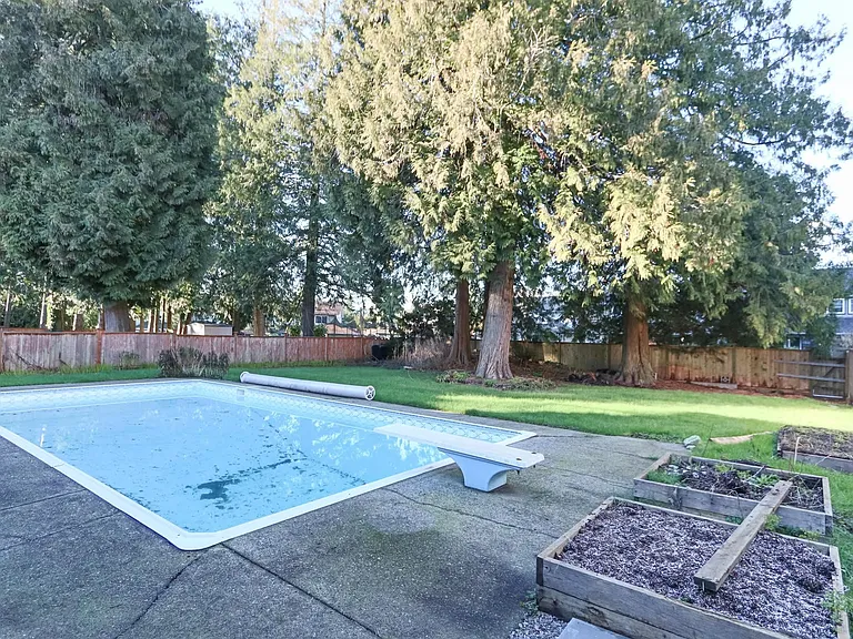 10833 85a Ave — Photo 14