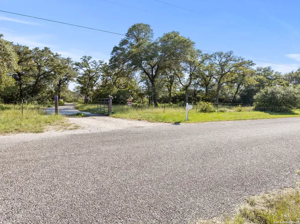 815 Red Road, Seguin, TX 78155