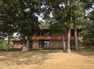 2813 Renns Lake Rd, Jefferson City, MO 65109