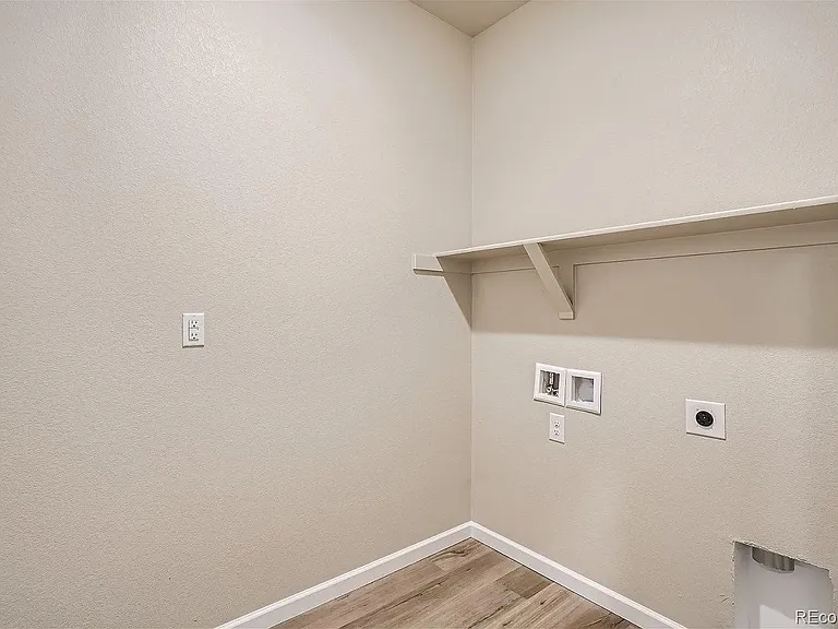 1849 S Poplar Ct — Photo 3