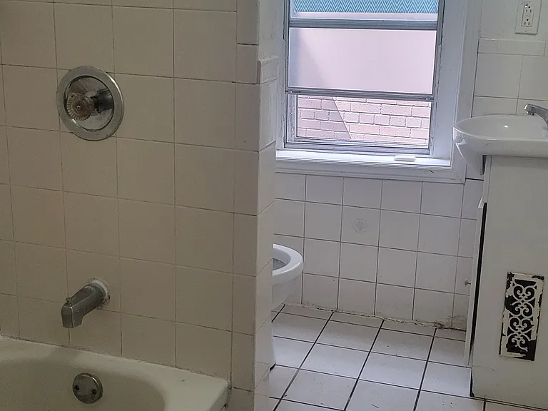 89 Claremont St #2 — Photo 10