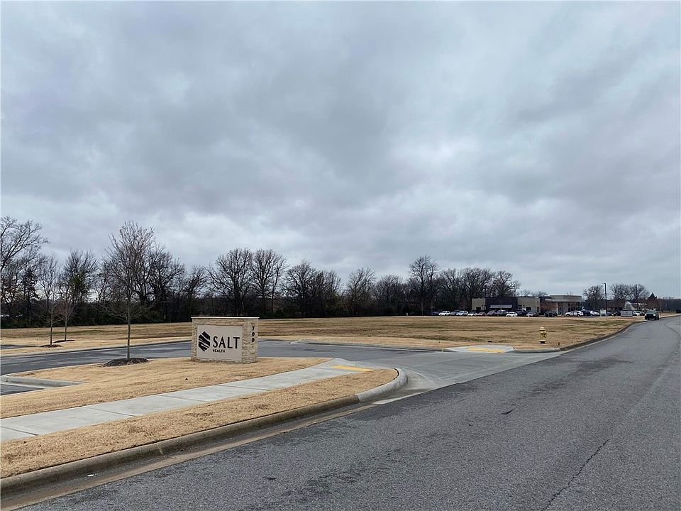 1st image of SE Plaza Ave