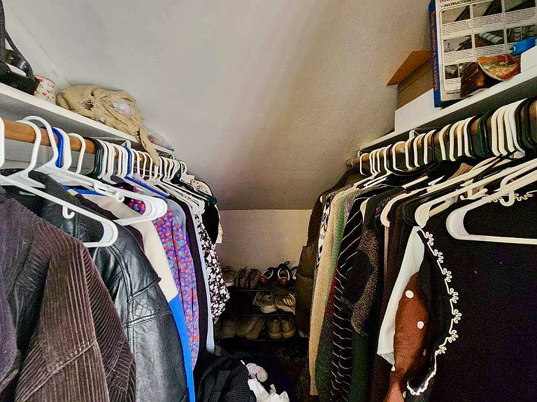 closet bedroom 1
