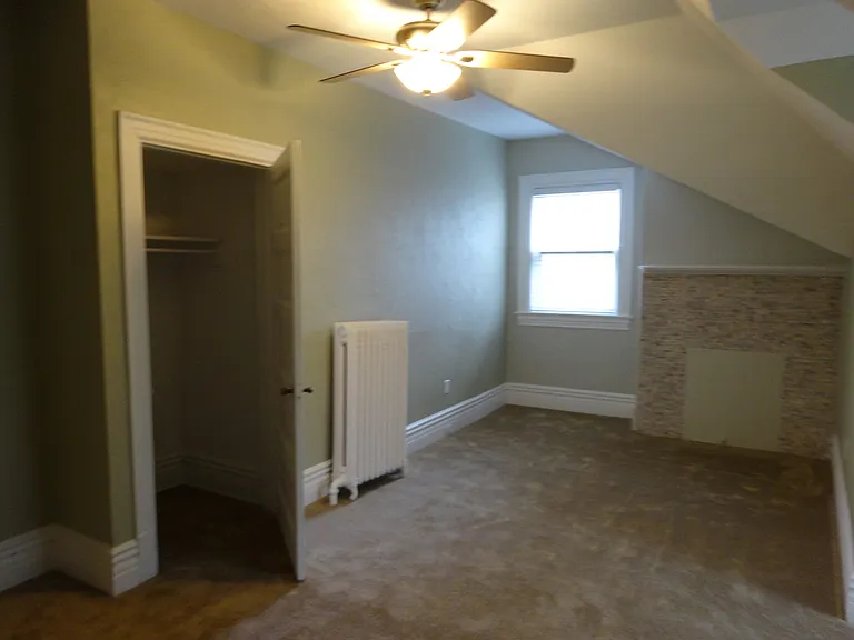 220 Graham St — Photo 32