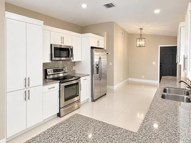 3 bed, 2.0 bath, $5,500 — Photo 2