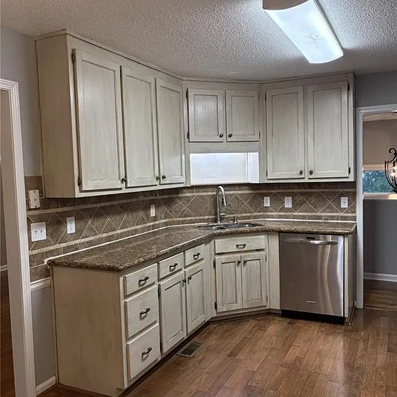 5045 Bayberry Ct — Photo 11