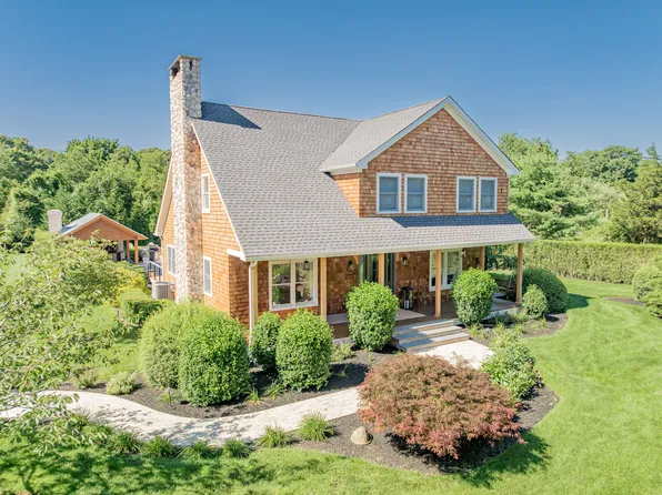 76 Smith St, Shelter Island, NY 11964