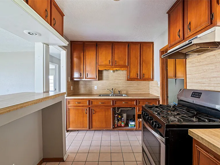 718 E Belmont St — Photo 18