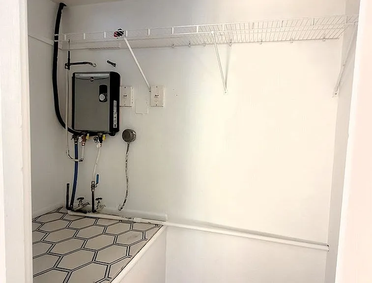 901 N Forest St #117 — Photo 23