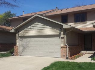 949 Moore Dr, Chelsea, MI 48118