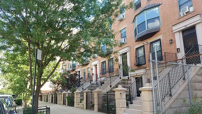 Rented by Uptown Flats LLC | media 33