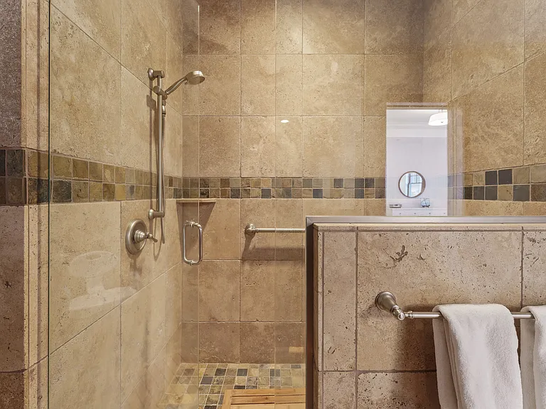 363 SW Bluff Dr #102 — Photo 32