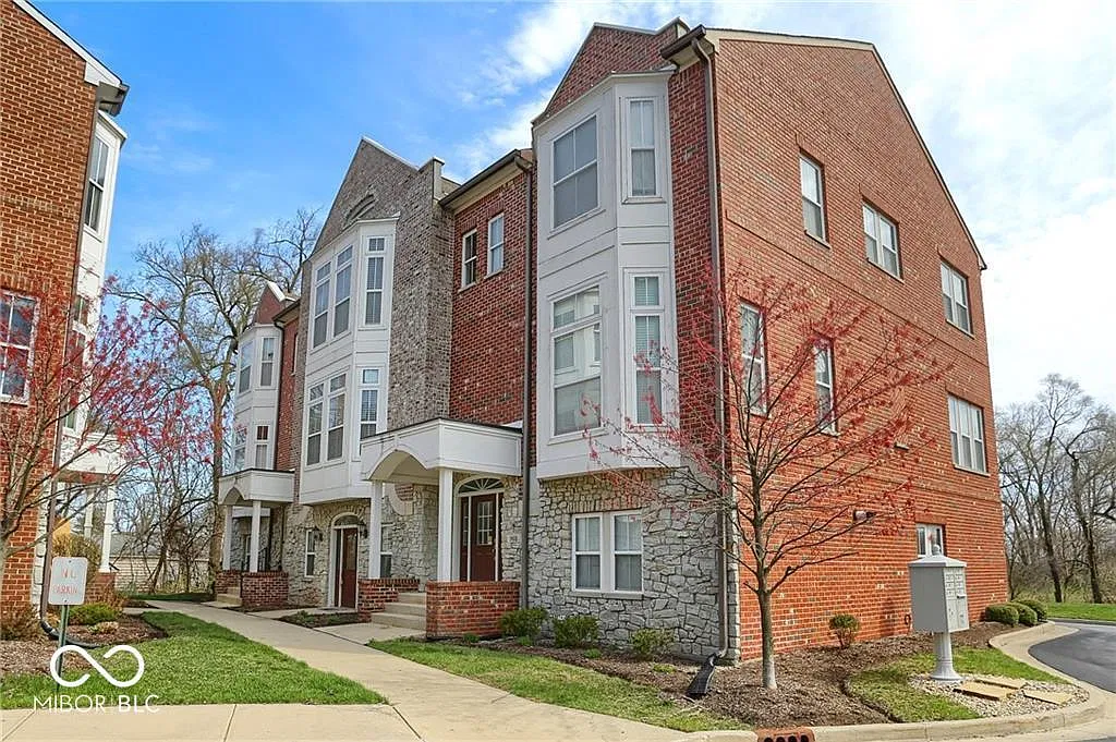3 bed, 2.5 bath, 2298 sqft, $3,100 — Photo 1