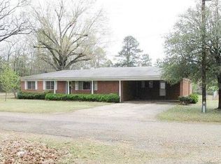 910 E Joslyn St, Gurdon, AR 71743