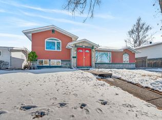 1027 N 75th Ave SW, Calgary, AB T2V 0S7