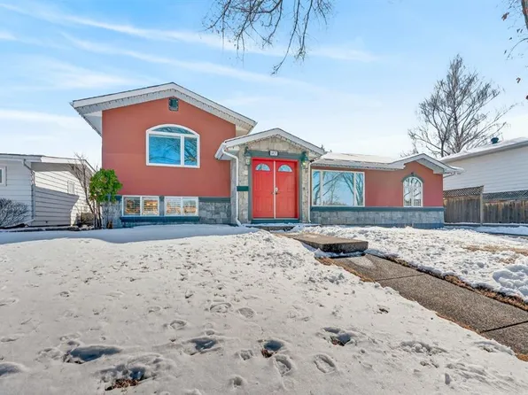 1027 N 75th Ave SW, Calgary, AB T2V 0S7