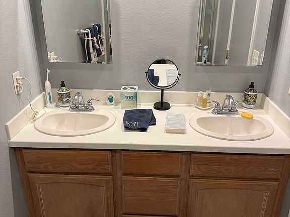 5th image of 635 Avenue H #2